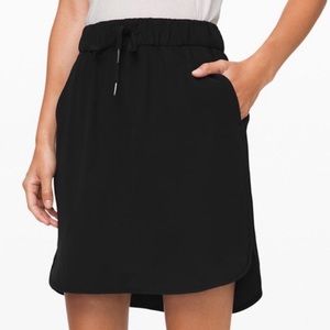 Lululemon on the fly skirt black size 4